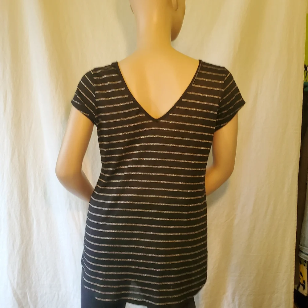 Hot Topic Glitter Rib Cage Tee - Picture 4 of 9